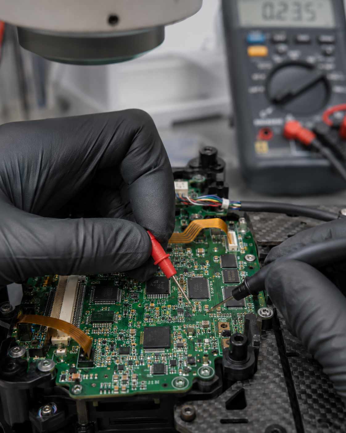 Microscopic examination and signal tracing on a proprietary embedded storage circuit