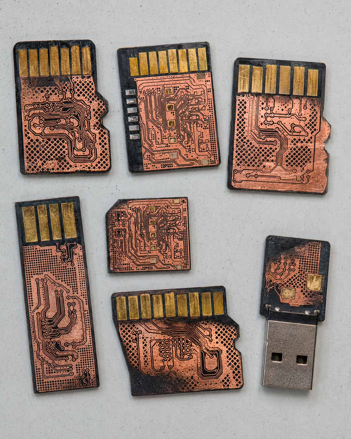 Different SD and microSD monolithic flash constructions