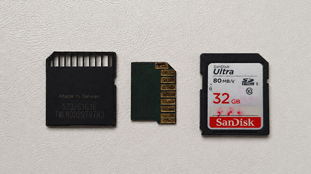 Disassembled SanDisk Ultra 32GB monolithic SD card during data recovery